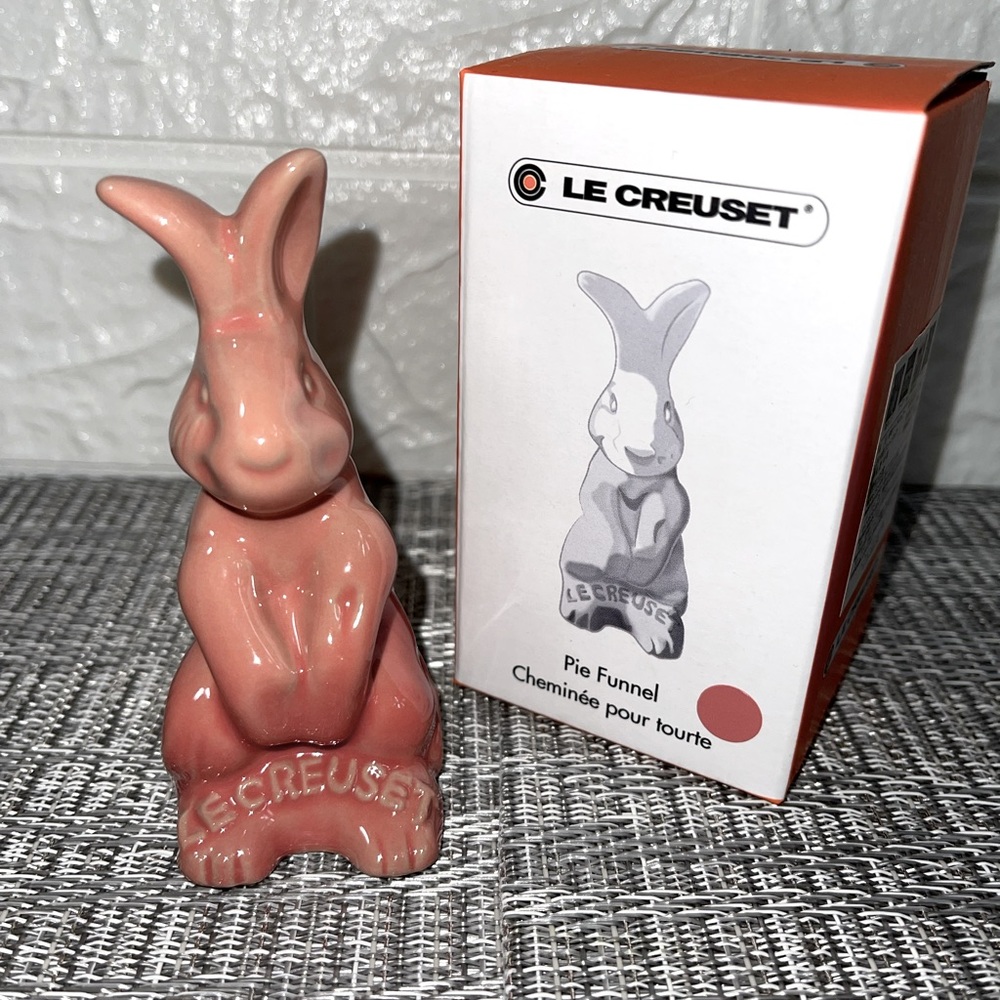 Le Creuset Bunny Pie Bird - Salmon Pink
